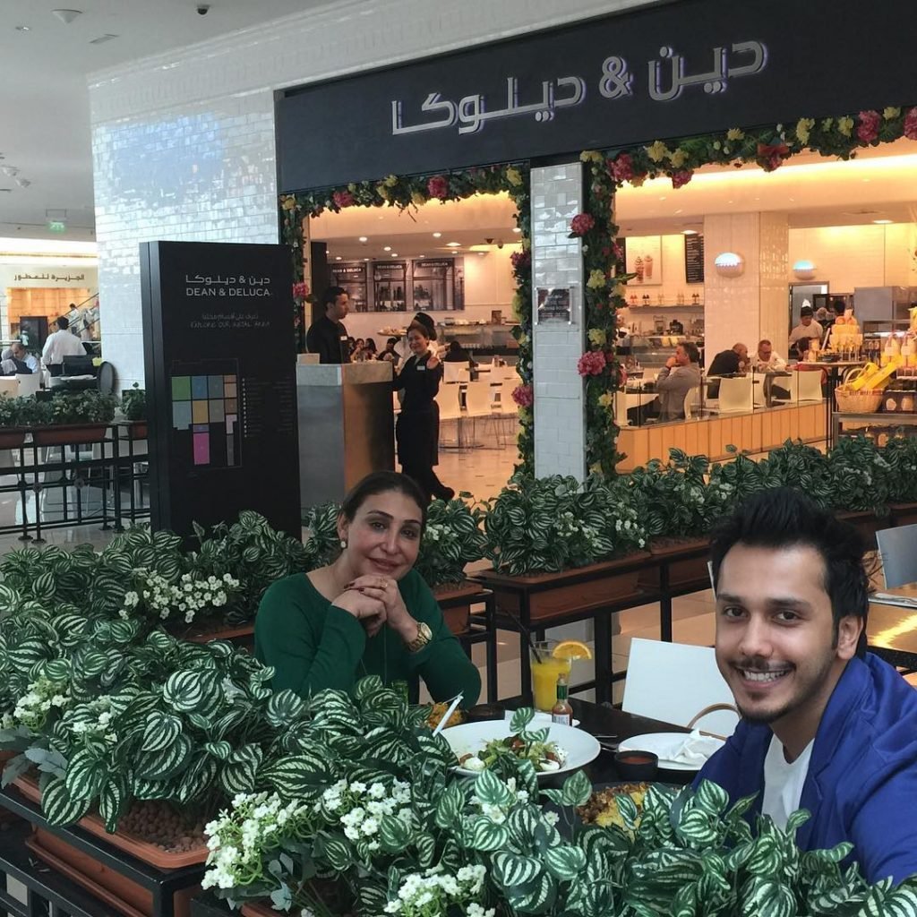 مطعم دين اند ديلوكا