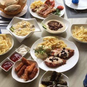 مطعم مشويات بالفحم