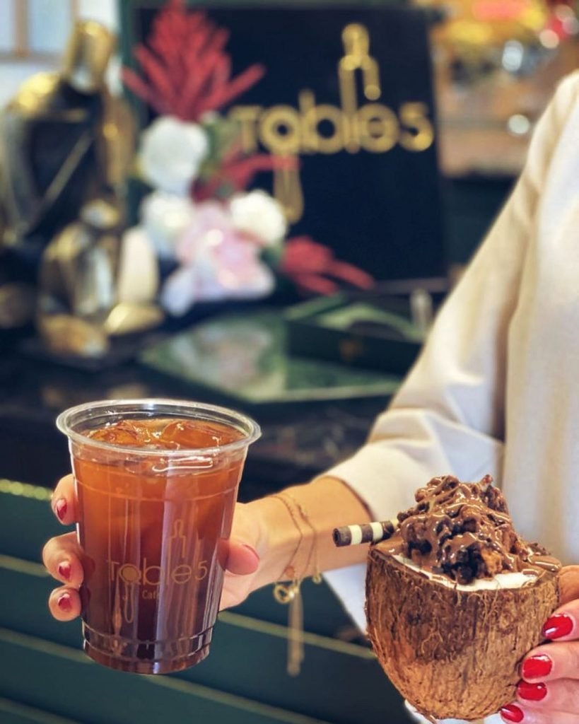 مقهي تيبل فايف ابو الحصانية